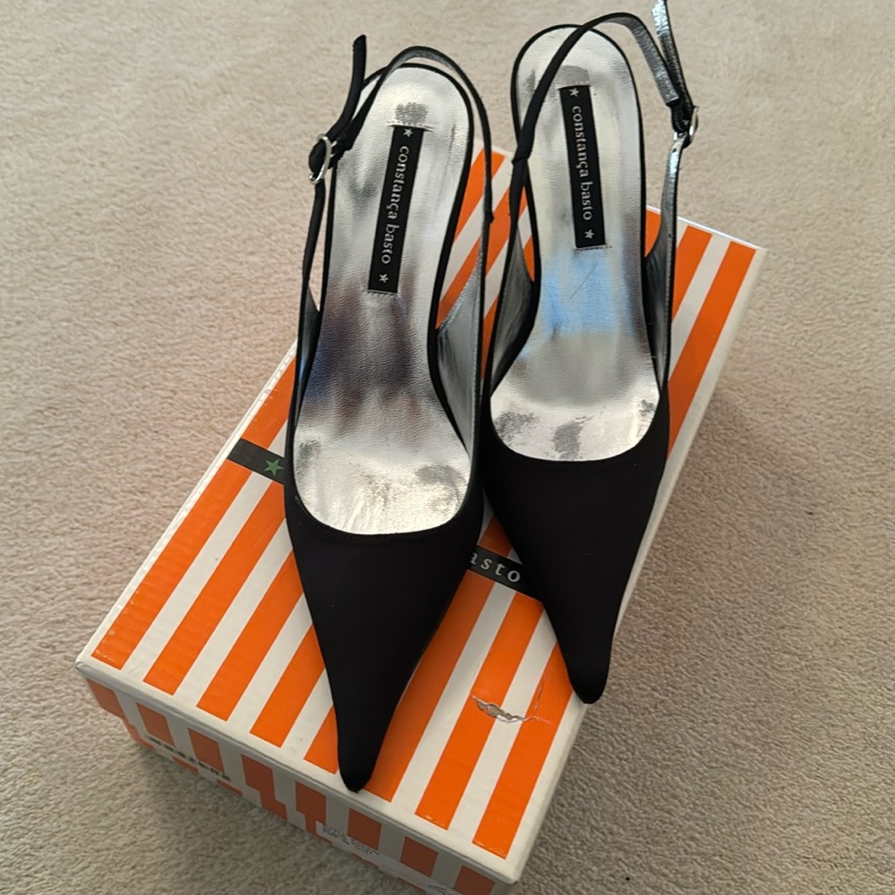 Black satin
3.5” heel